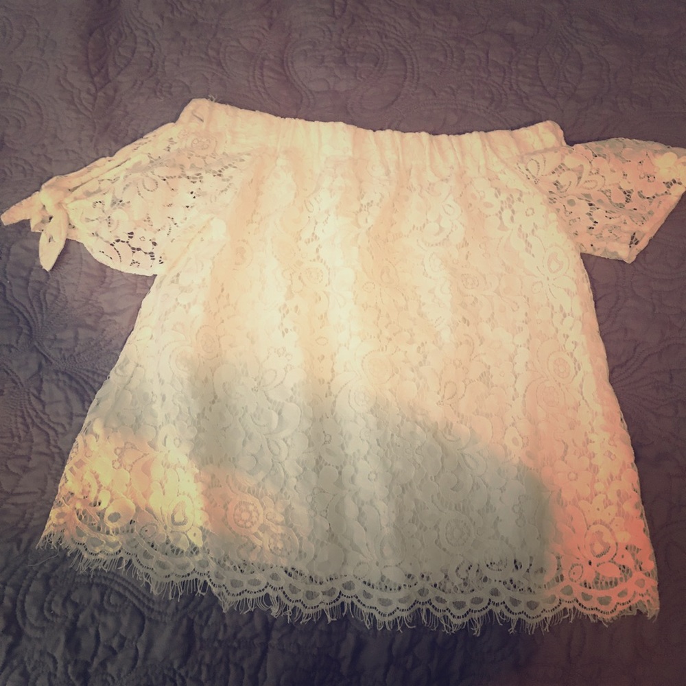 White Lace Off Shoulder Blouse | size Small